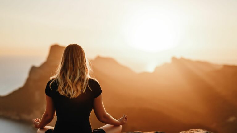 Yoga bei Sonnenaufgang